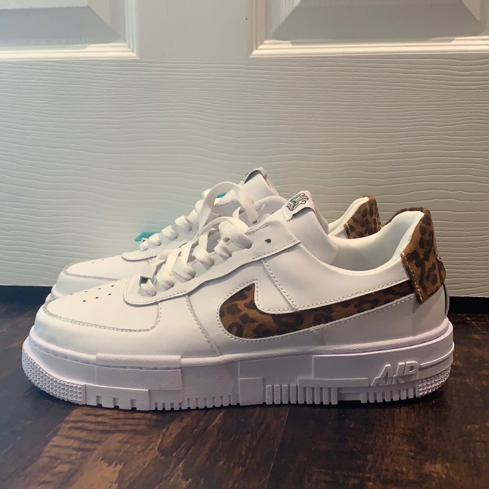 size women’s: 11
